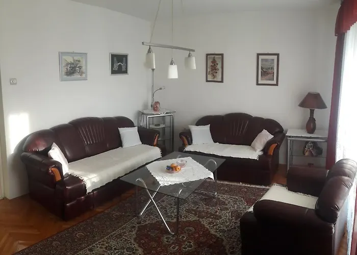 ゲストハウス Full View