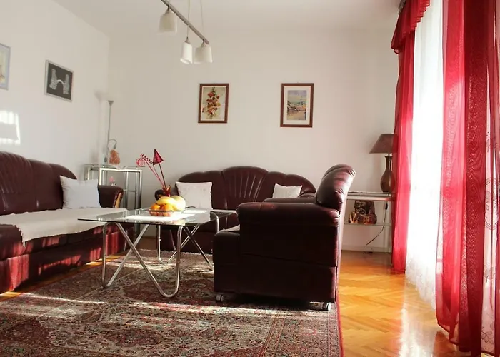 Full View モスタル