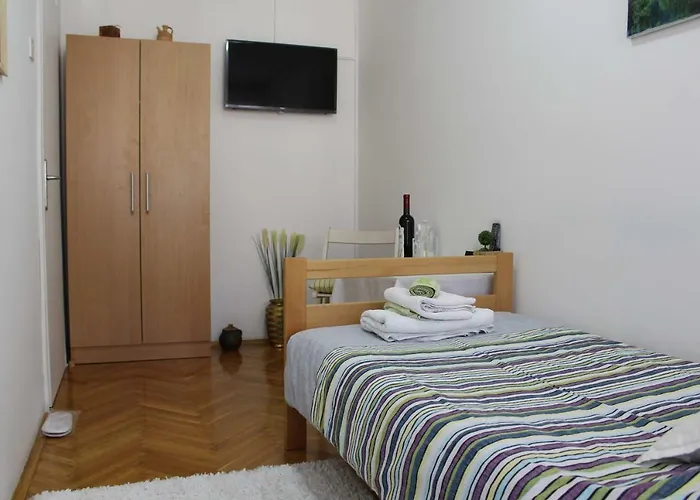 ゲストハウス Full View *